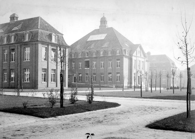 Datei:1914-Zentralgebäude NW.640x458.jpg
